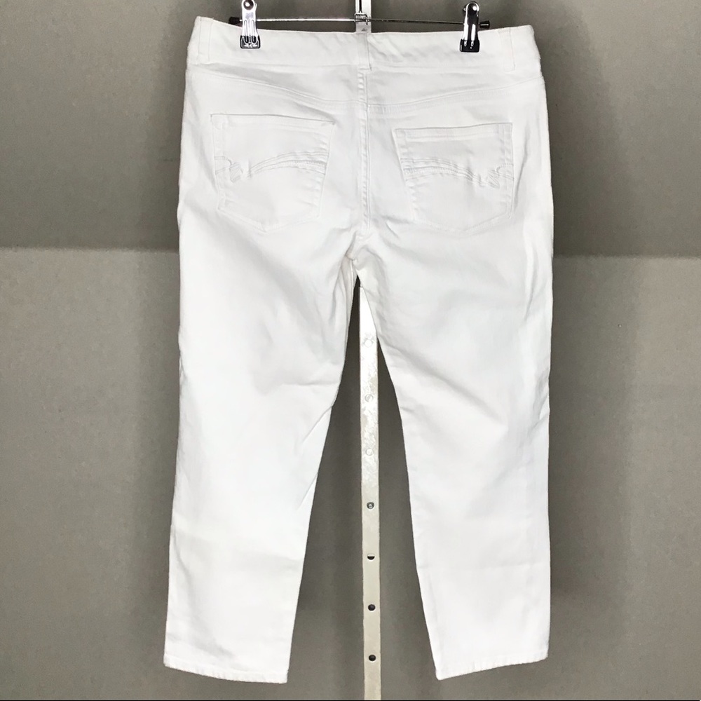 The Limited 917 Jeans White Capris - Picture 7 of 14